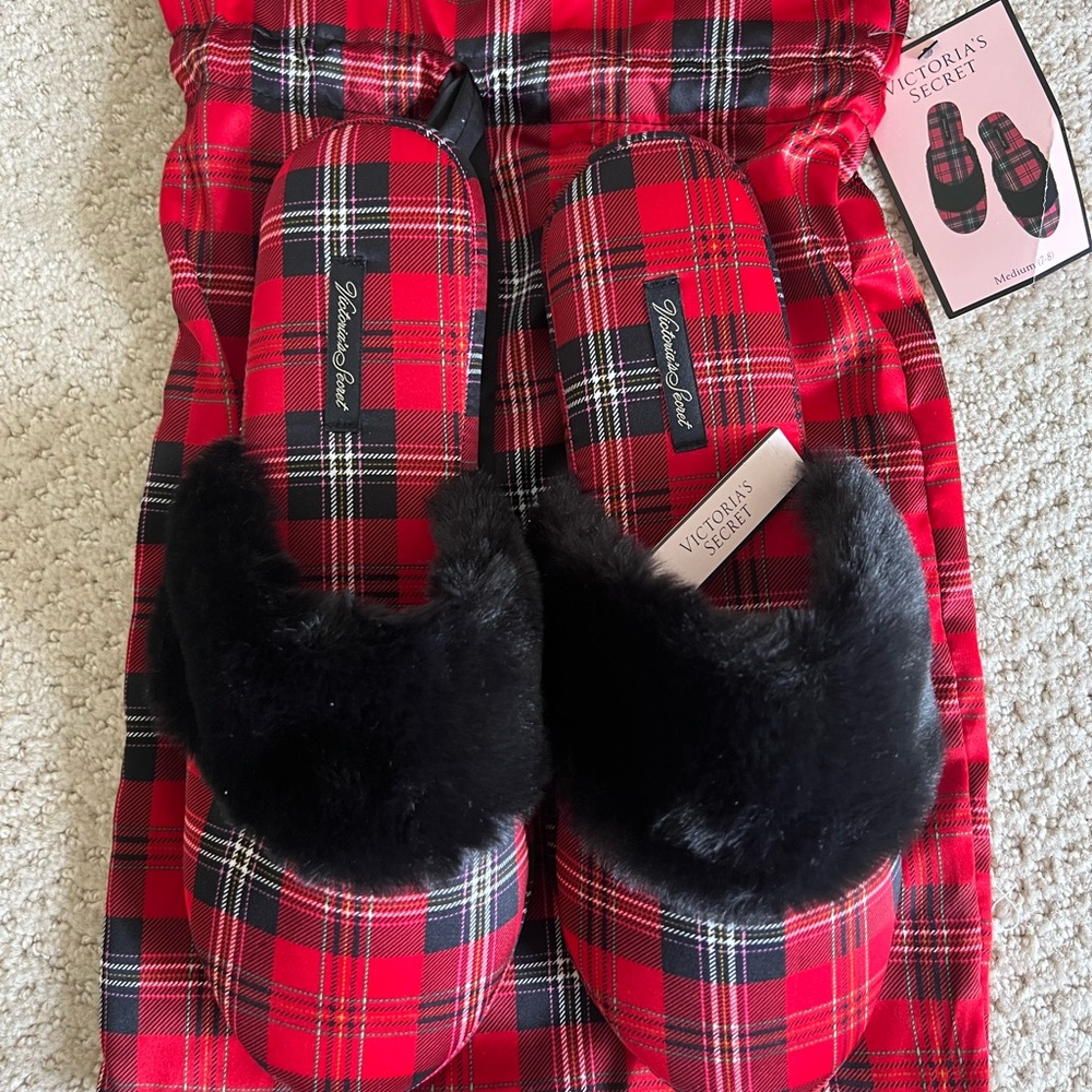 Victoria Secret Christmas Slippers BRAND NEW